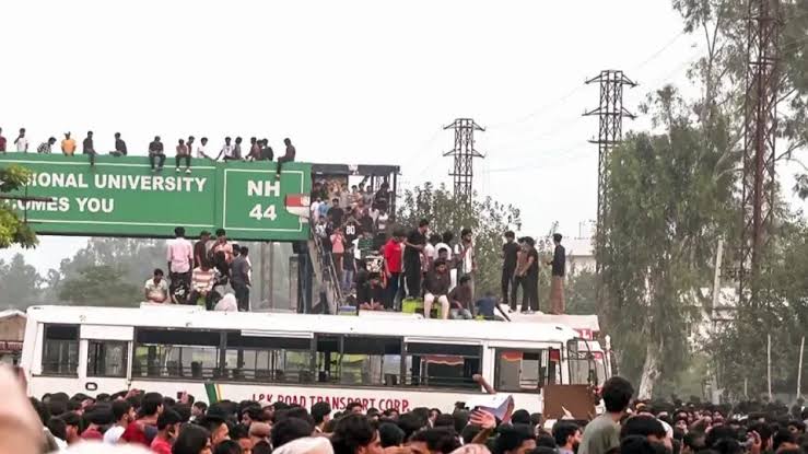 You are currently viewing LPU ਹਿੰਸਾ ਮਾਮਲਾ: CBI ਜਾਂਚ ਦੀ ਮੰਗ ਨੂੰ ਲੈ ਕੇ ਹਾਈ ਕੋਰਟ ਪਹੁੰਚੀ ਪਟੀਸ਼ਨ